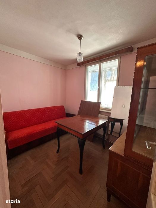 De vanzare apartament 4 camere,2 bai,2balcoane,etj1,zona ultracentrala
