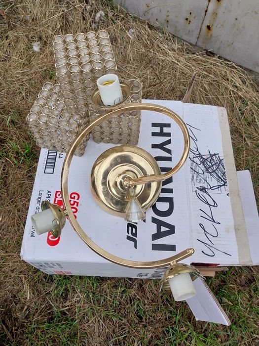 Ламинат, унитаз, люстра, лестница, картина