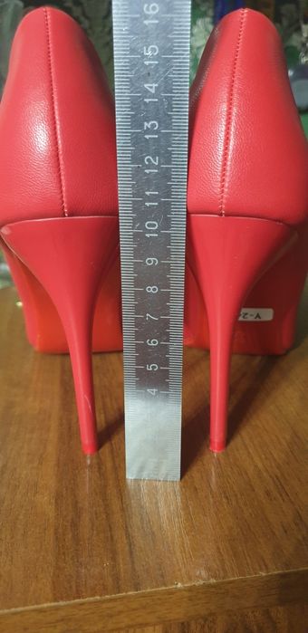 Продам 2 пары туфли-лодочки