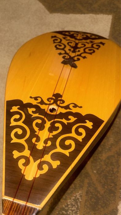 Новая домбра с чехлом