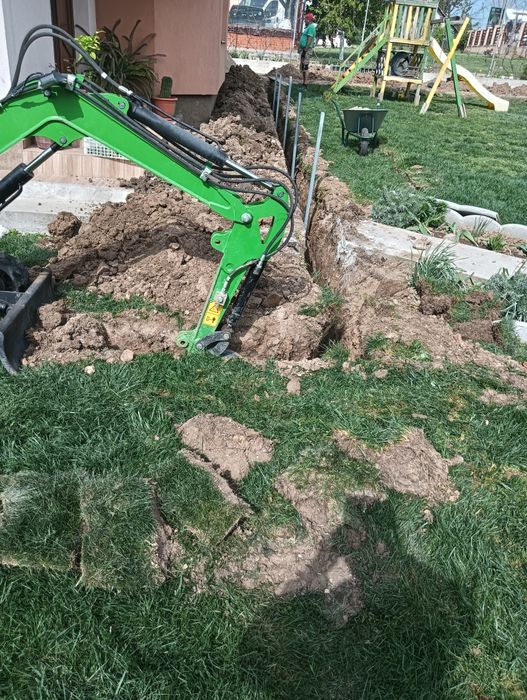 Miniexcavator de închiriat