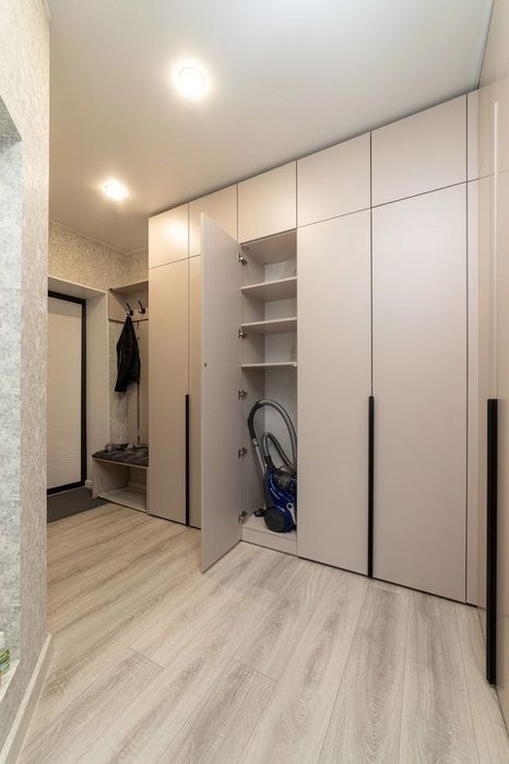 Mebel na zakaz. Polka, vitrina, stelaj, shkaf, apteka, ofisni mebel.