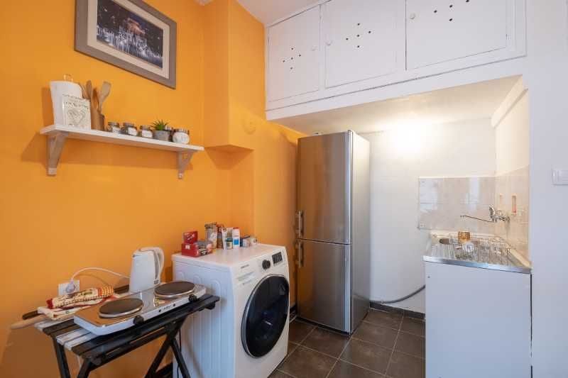 Дава се под наем Двустаен апартамент в София, Център - 55 кв.м за 373.83 € - Снимка #2