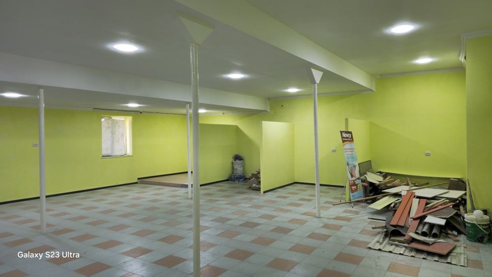 Guliston tumani 4- Mikro rayonda ishlab turga naturar bino sotiladi