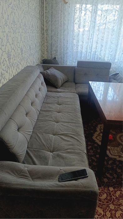 Диван мебель орта холатда