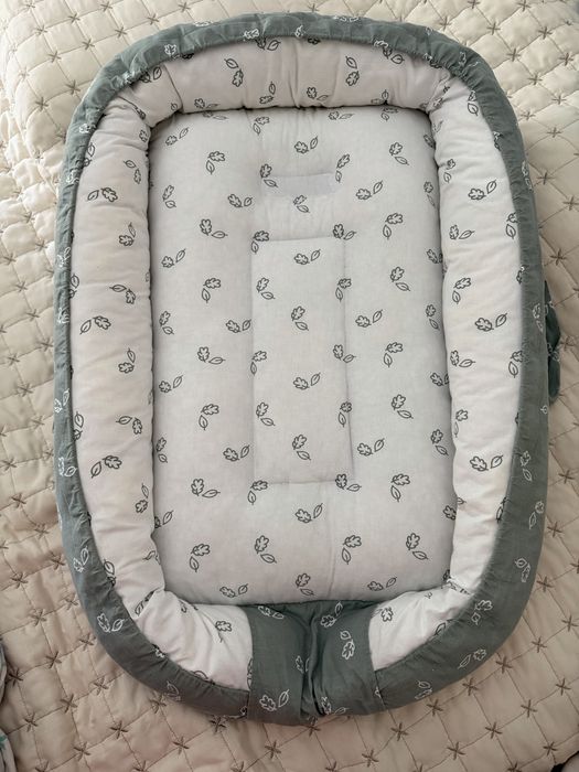Гнездо SeviBebe Tiny Leaves против рефлукс