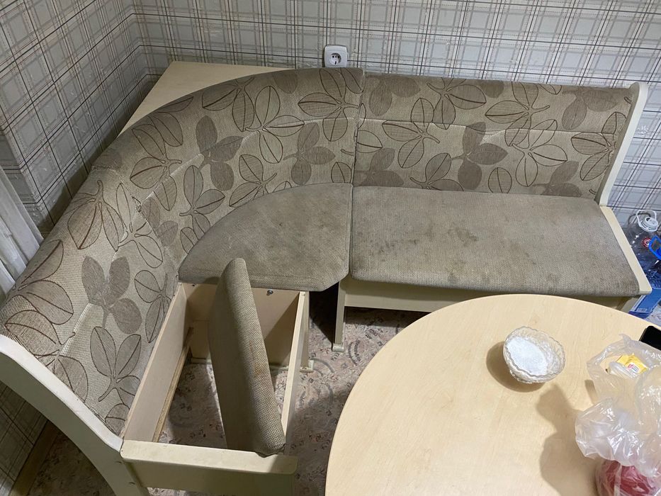 Отдам диван кухонный