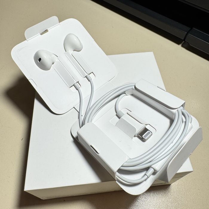 Наушники Apple EarPods Lightning