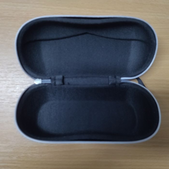 Твърд калъф за очила, нов + подарък кърпичка