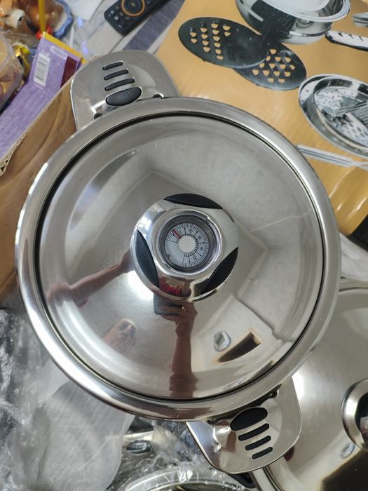 Кастрюли, набор кухонной посуды