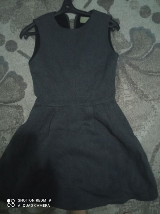 Продам платье серое