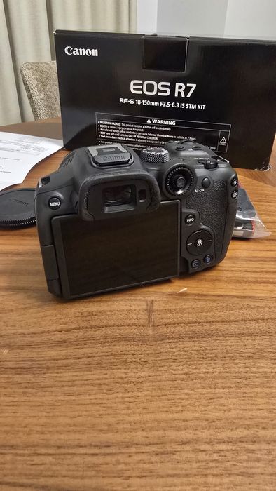 Фотоаппарат Canon R7