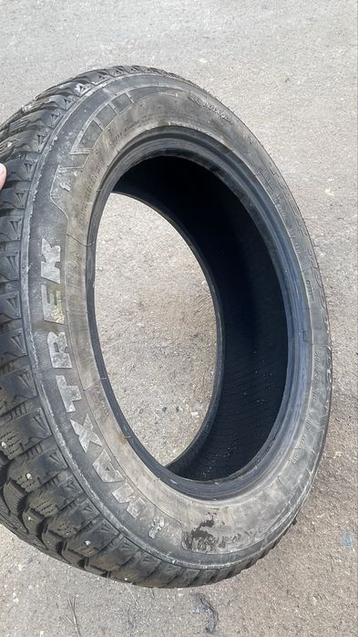 Продам комплект зимних шин 215/55р17