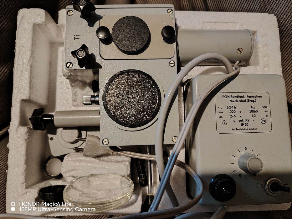 Захранващ блок за лампа на микроскоп