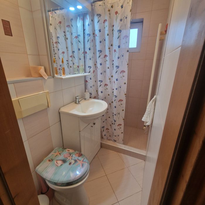 Închiriez apartament 4 camere