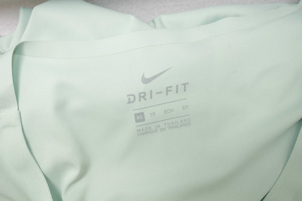 Nike Dri-fit оригинална дамска блуза с дълъг ръкав светло зелена извит подгъв за бягане XS
