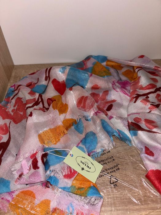 Accesoriu nou nou - eșarfă Prada