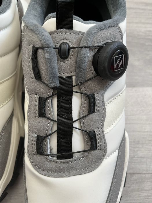 Продам кроссовки утепленные