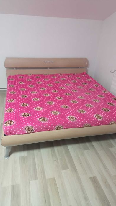 Vând pat 180/200 pret negociabil