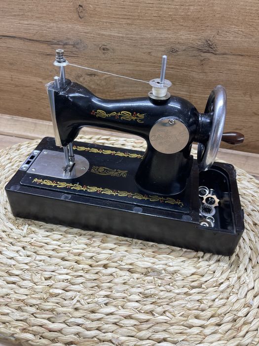 Детская швейная машинка ДШМ-1