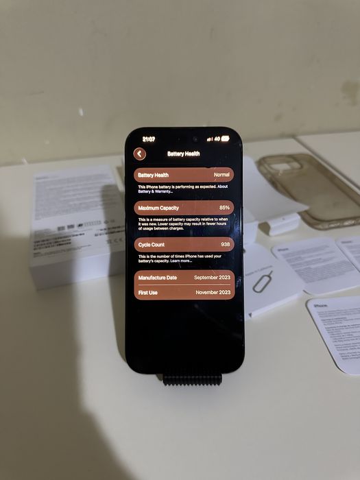 iPhone 15 Pro 256GB / 85% Battery Health / Карбонов Калъф / Midnight Blue /