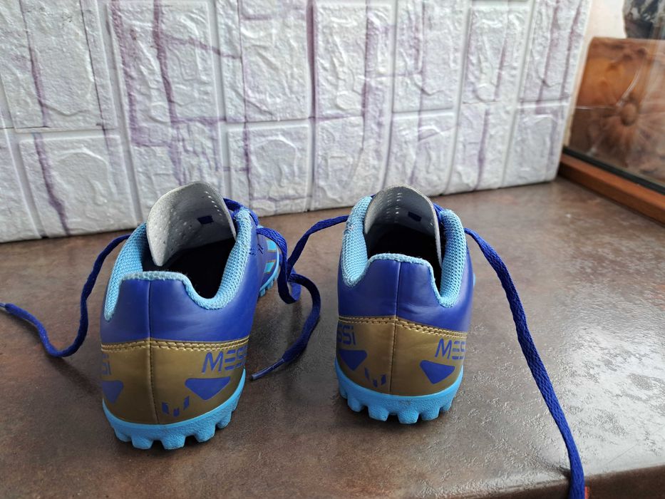 маратонки,кецове,спортни обувки футболни стоножки,Adidas,ном 31,адидас