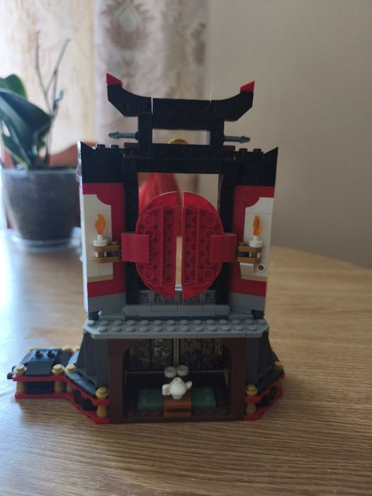 Vând lego Ninjago figurine și seturi originale