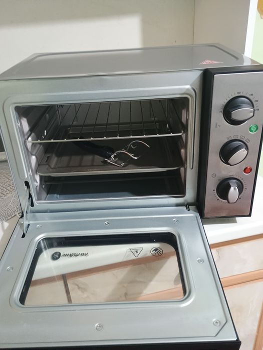 Vând mini cuptor electric