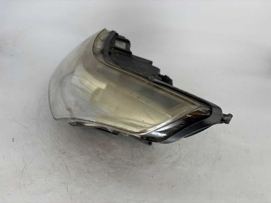 Far stanga cu xenon Citroen C4 an 2007