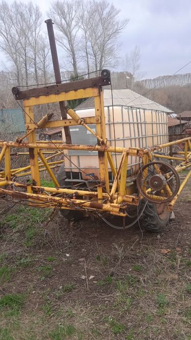 Продам опрыскиватель захват  18м.