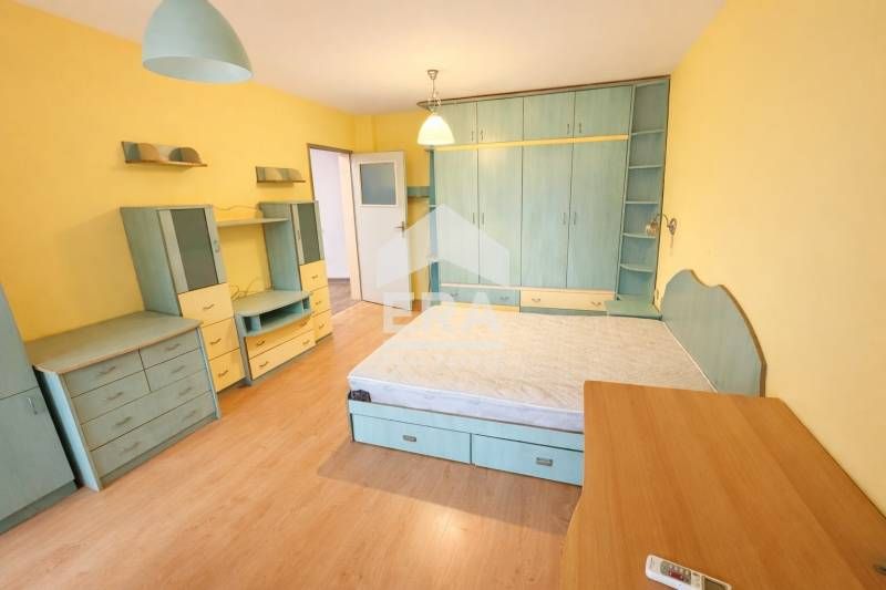 Продава се Тристаен апартамент в Бургас, Възраждане - 82 кв.м за 871 €/кв.м - Снимка #4