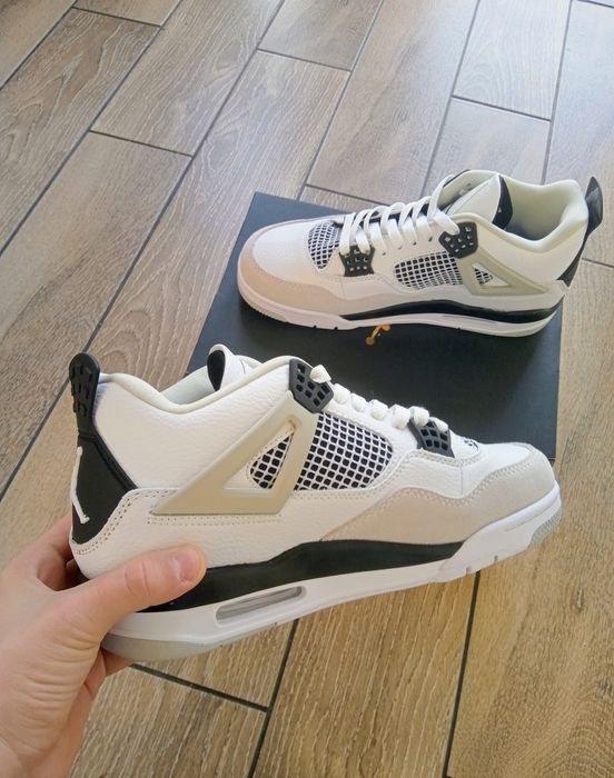 Air Jordan 4 "Military Black" mărimea 43