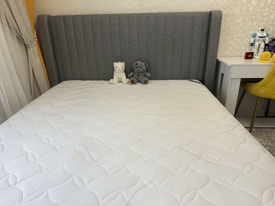 Двухспальная кровать