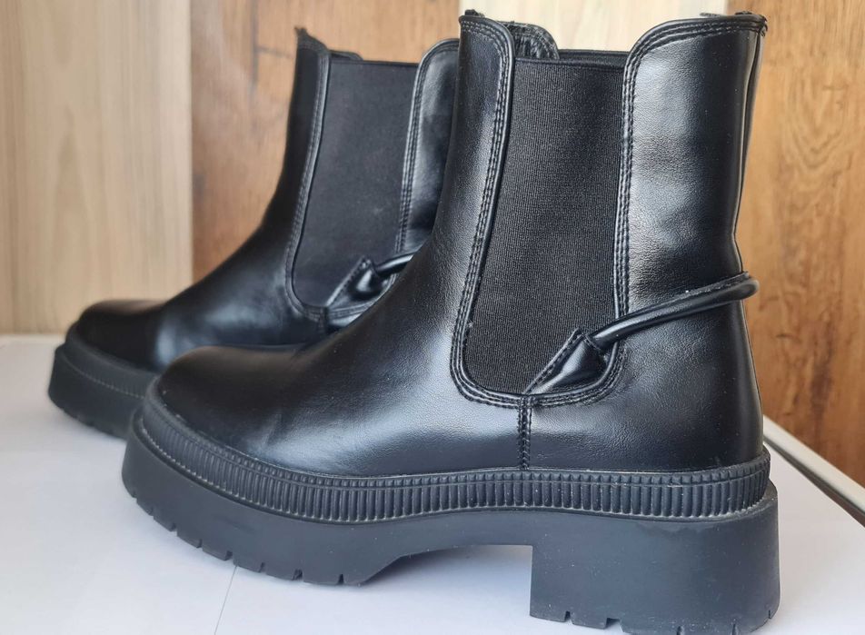 Дамски ежедневни боти ,,Tendenz" черни с топъл хастар 36 номер.