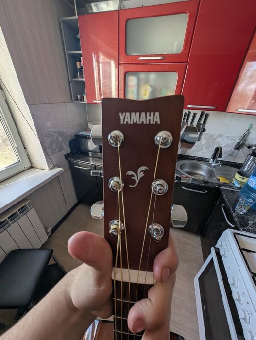 Акустическая гитара Yamaha