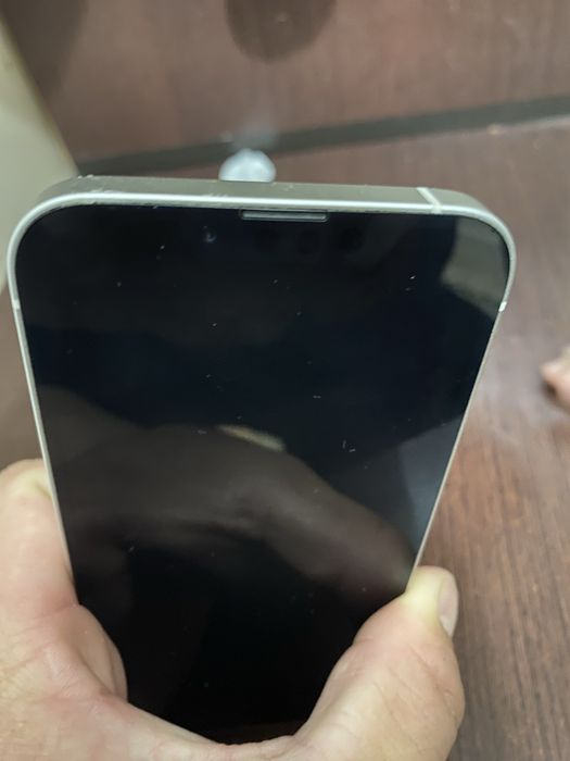 iPhone 14 ауыстырамын жұмыс жасап тұрған iPhone 11 ге