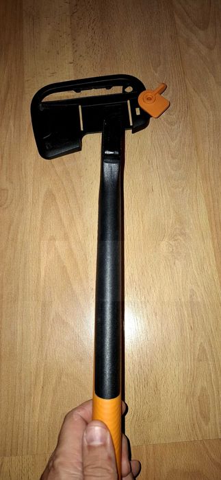 Брадва Fiskars X7