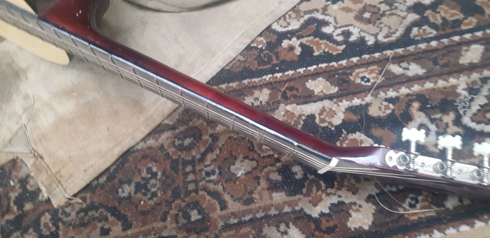 Продам гитару Амадеуес