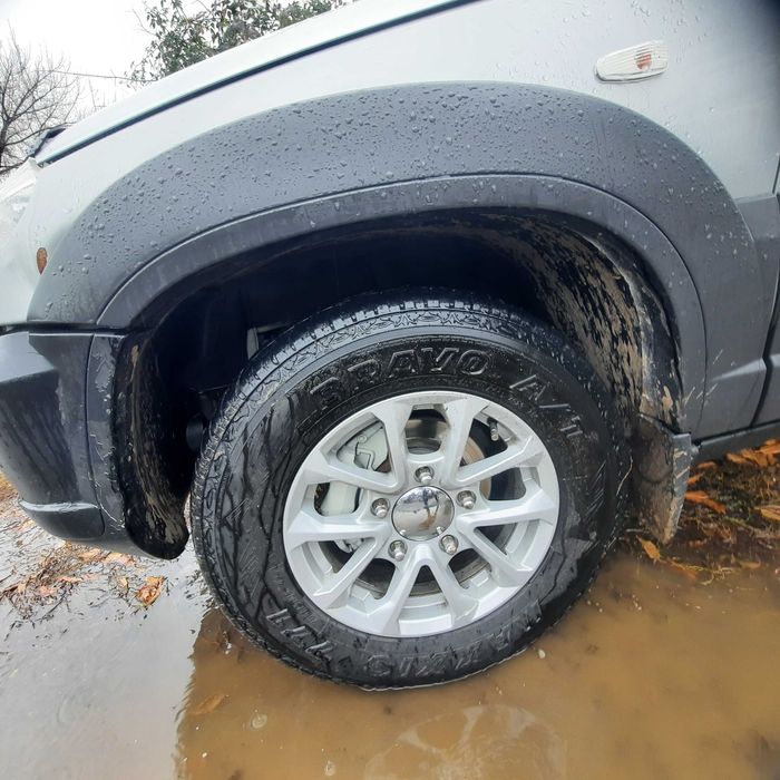 Продам ниву шевроле с прицепом