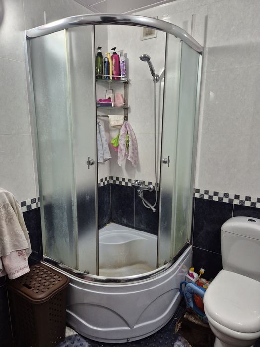 Душевая кобинка.