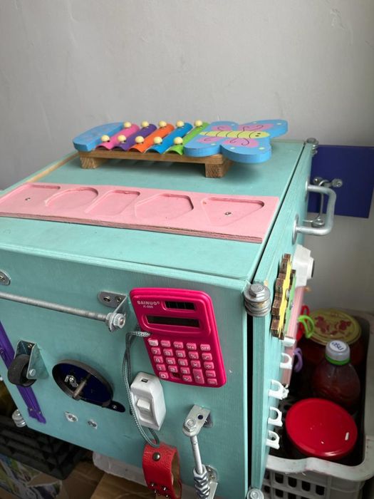 Бизиборд куб