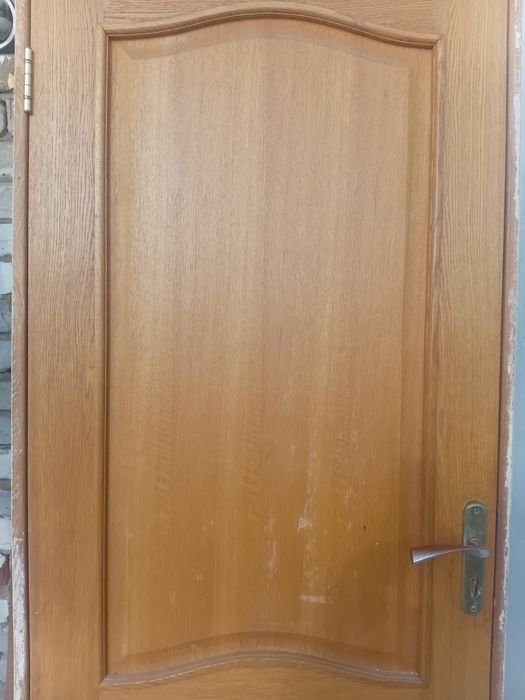 Дверь деревянная входная