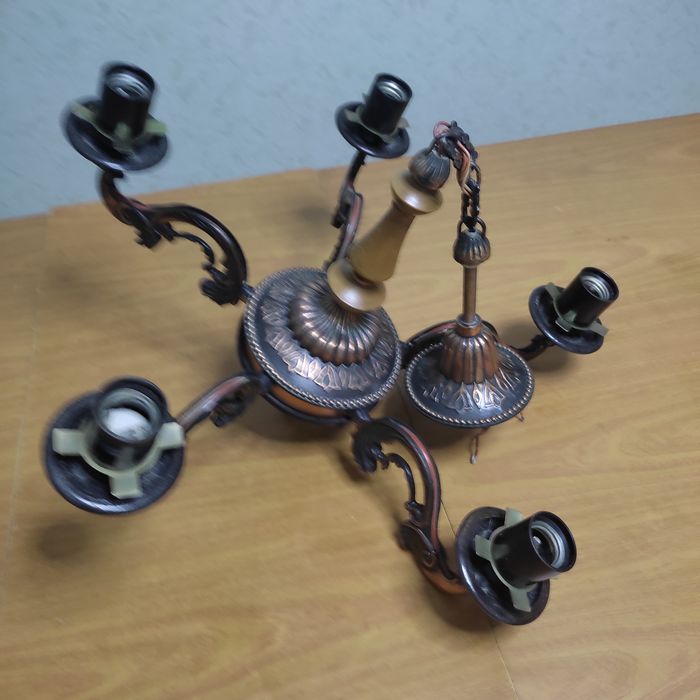 Люстра пятирожковая в отличном состоянии