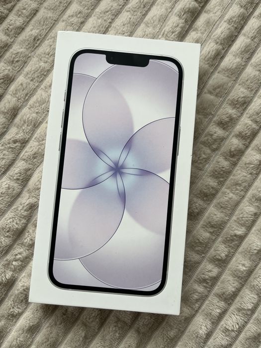 Продавам iPhone 17e 256 GB, не разпечатван, чисто нов, 3 г. гаранция.