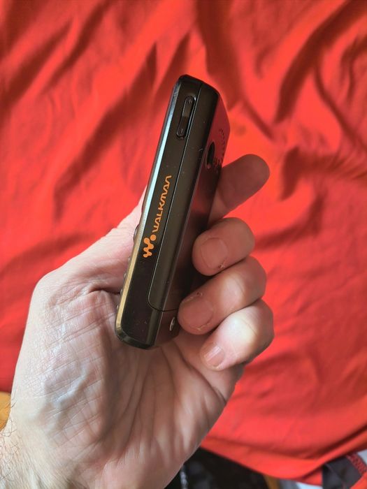 Sony Ericsson w200i walkman  ( liber de rețea)