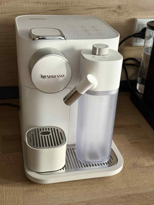 Aparat de cafea DeLonghi Nespresso Grand Lattissima
