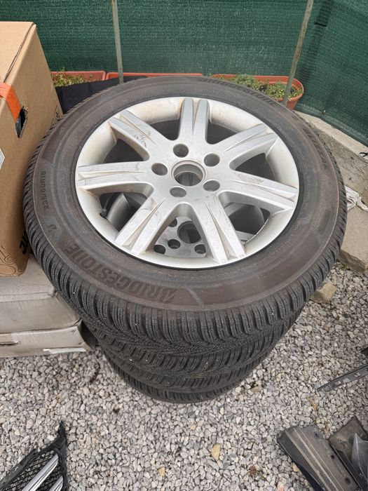 Продавам гуми 235 60 18 с джанти за Ауди Q7/Tuareg/Porshe!