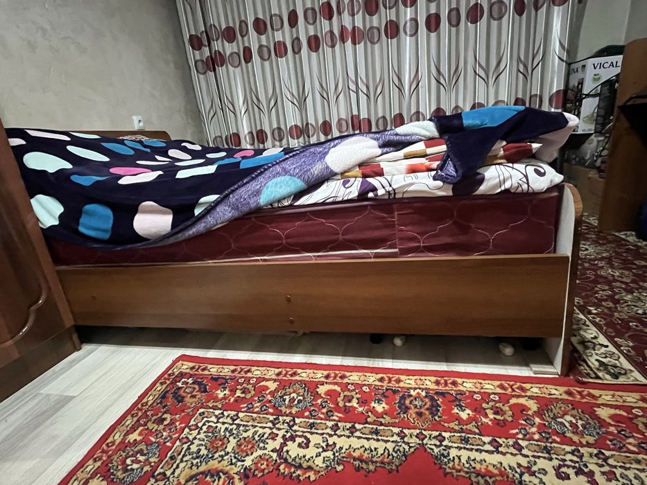 Продам спальный гарнитур