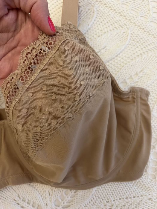 Сутиени, бански, безшевно бельо