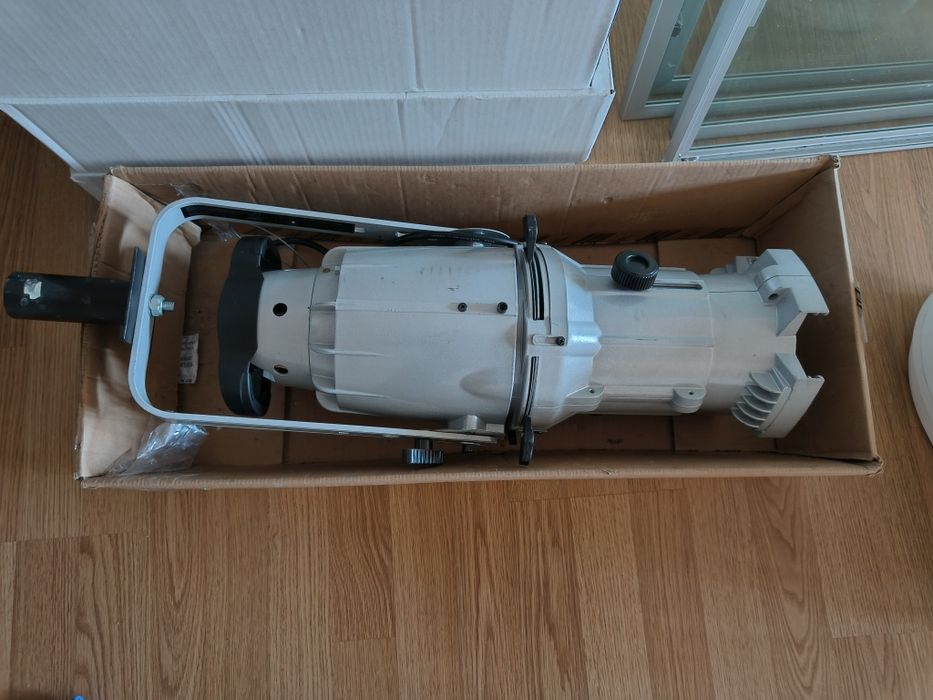 Proiector FS-600GKV    600w